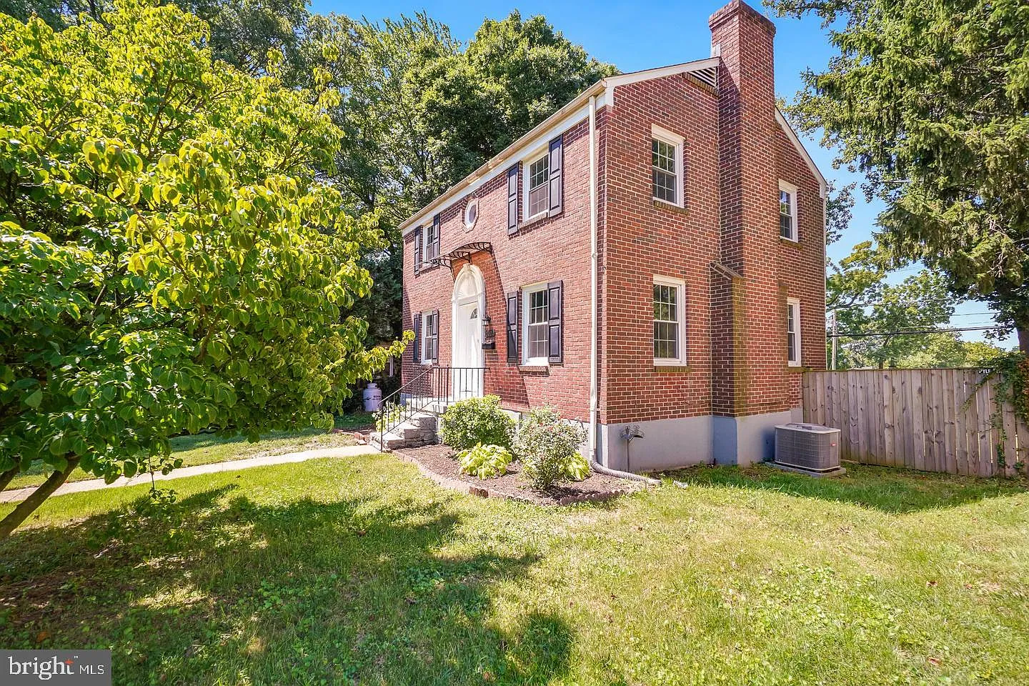 3 bed, 2.0 bath, 1932 sqft, $2,600 — Photo 3