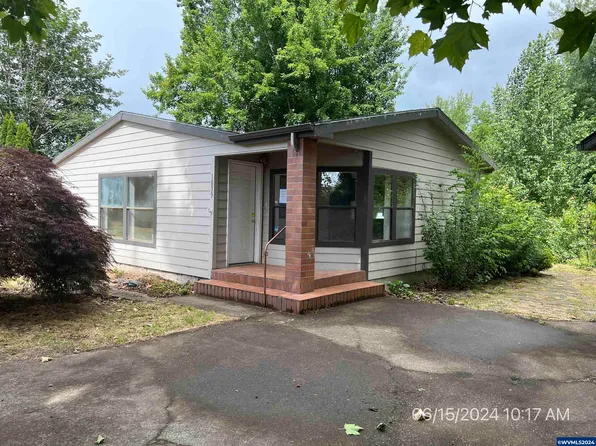 1839 Woodland Ave, Woodburn, OR 97071