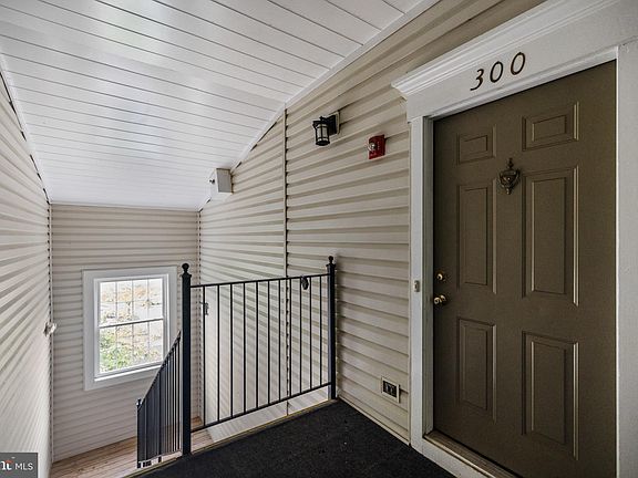 3rd image of 46994 Courtyard Sq Unit 300