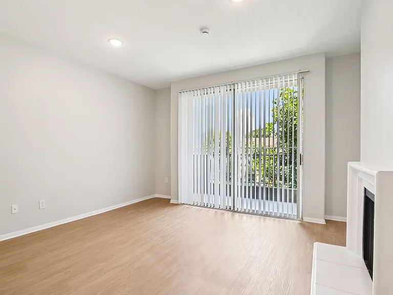 2245 Beverly Glen — Photo 14