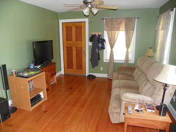 4th image of 324 Church St