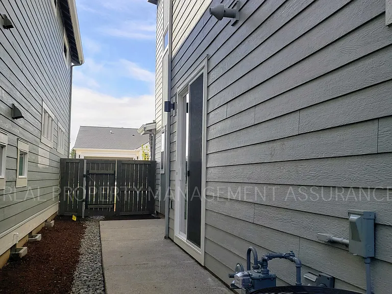 7365 SE Benedict St — Photo 58