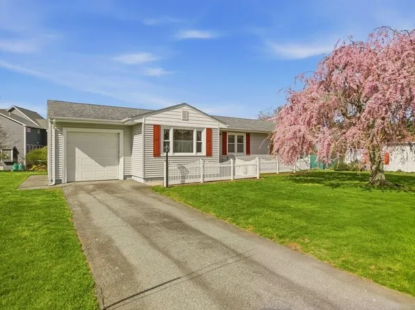 58 Redwood Rd, Portsmouth, RI 02871
