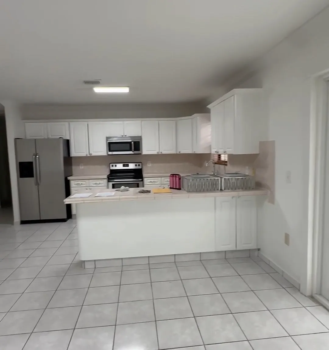3 bed, $3,300 — Photo 1