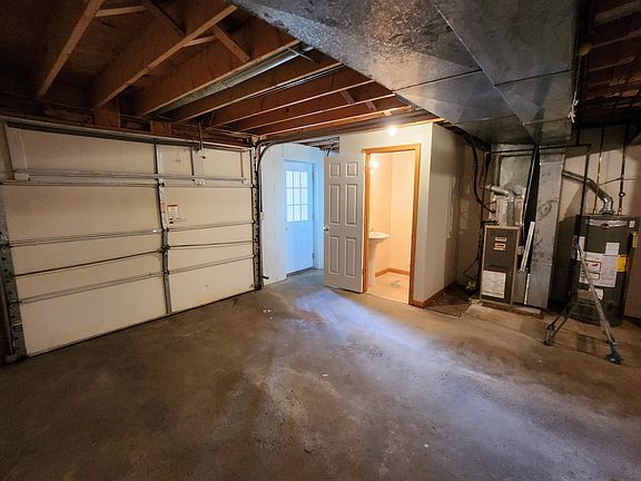 2nd image of 2025 Parkdale Ave #2025