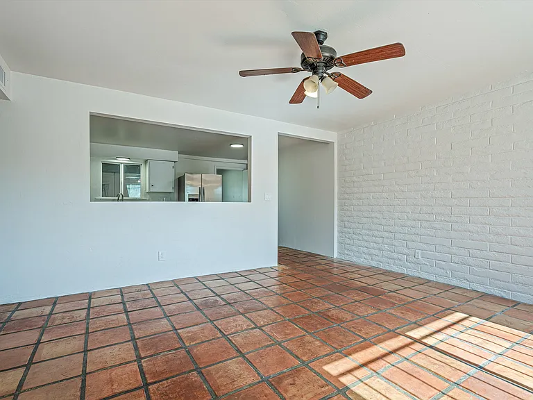 2736 S Calle Yucatan — Photo 10