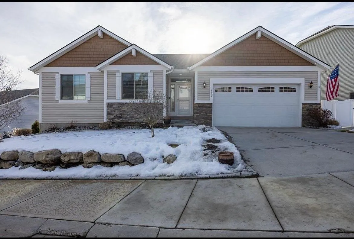 4 bed, 2512 sqft, $3,100 — Photo 3