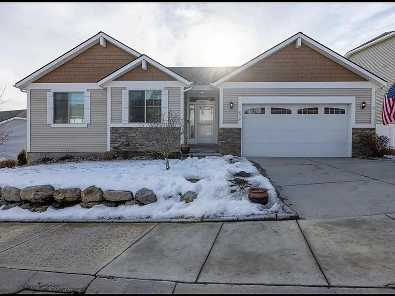4819 N Emerald Ln — Photo 3