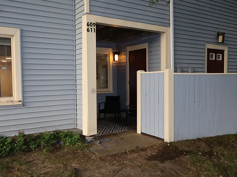 611 Nassau Dr — Photo 23