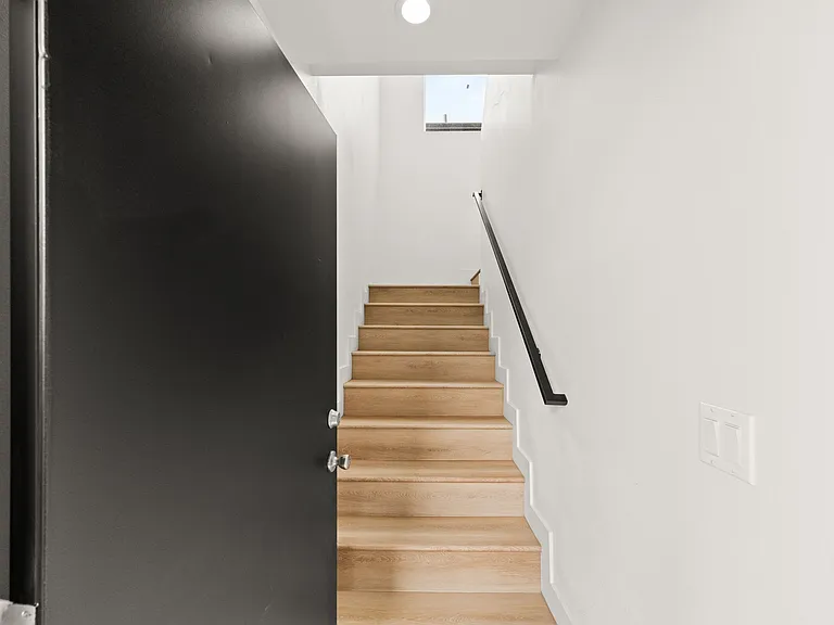 10020-10022 S Broadway St #10020-C — Photo 5
