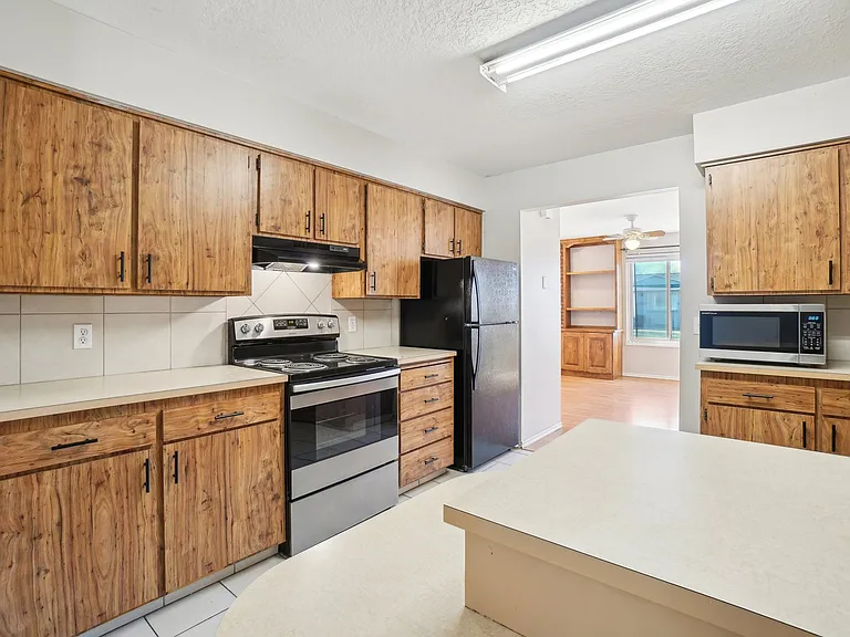 240 W 220th St S — Photo 13