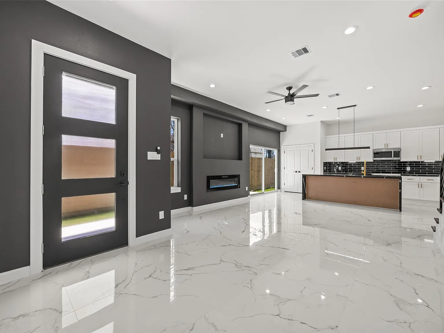 3 bed, 3.5 bath, 1750 sqft, $2,495 — Photo 4