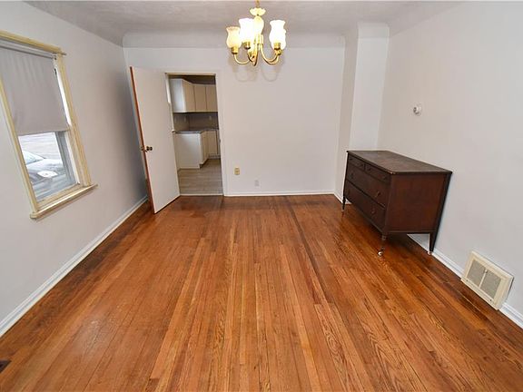 5th image of 1084 E 200th St