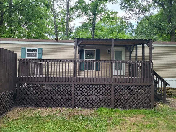 322 Orchid Ln, Slippery Rock, PA 16057