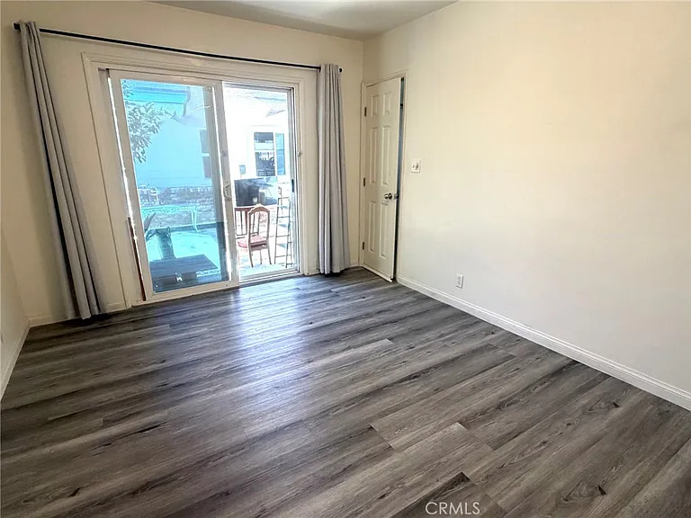 1023 E Thelborn St — Photo 12