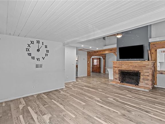 3rd image of 856 Little Bay Ave
