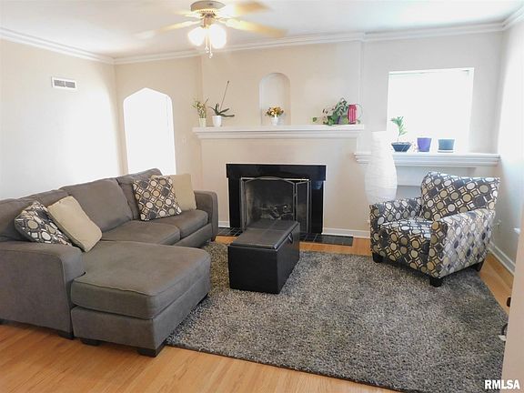 3rd image of 509 W Maywood Ave