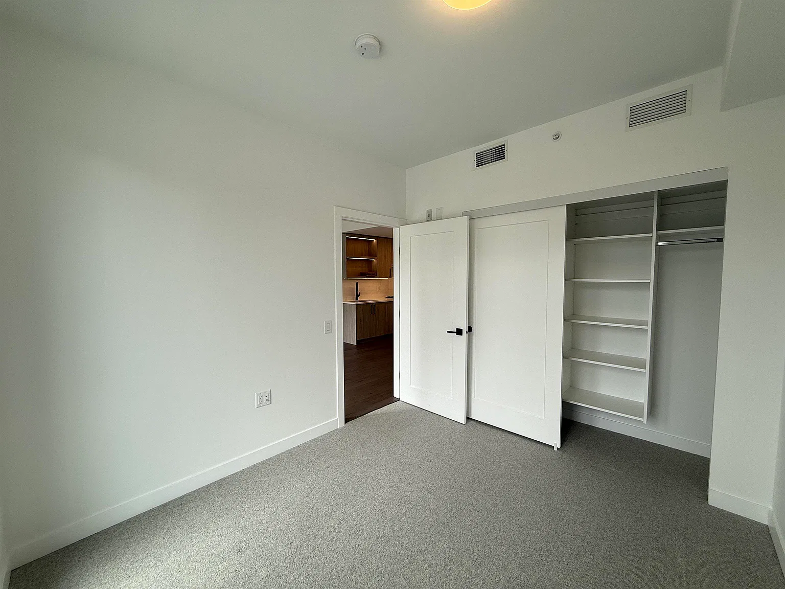 1 bed, 562 sqft, $2,350 — Photo 3