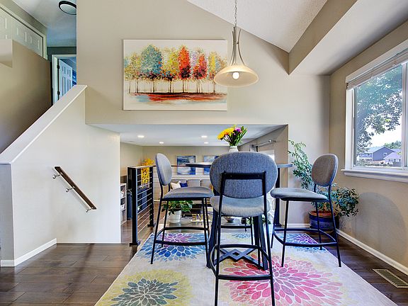 Eat-in kitchen