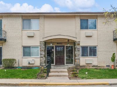 8852 N Leslie Ln APT 1F, Des Plaines, IL, 60016