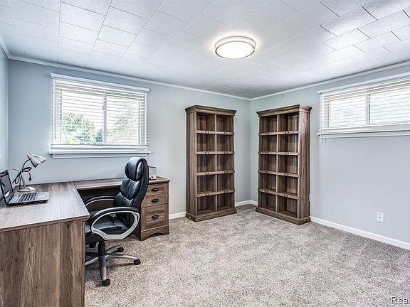 4th image of 4624 Hillcrest Ave