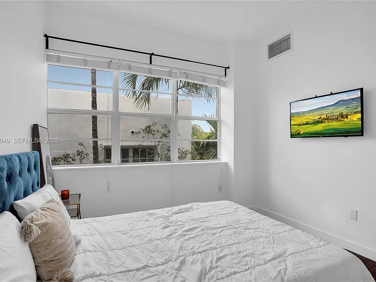 935 Euclid Ave #8 — Photo 7