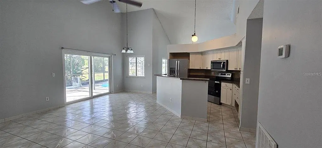 3 bed, 2.0 bath, 1684 sqft, $2,500 — Photo 4