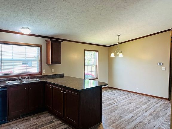 2nd image of 3139 Cromwell St #599
