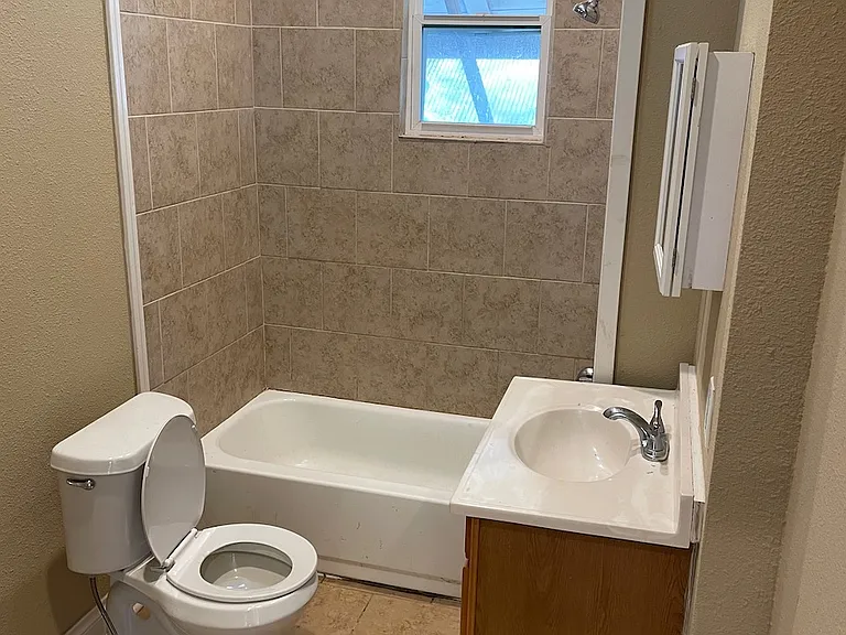 125 Glenwood Ct #202 — Photo 13