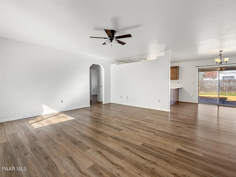 4517 N Sauter Dr — Photo 4