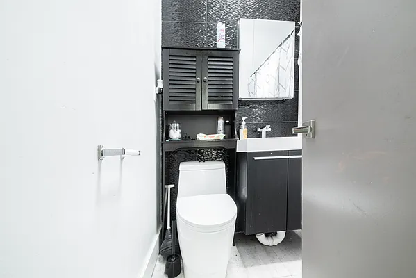 Rented by Jankos Group LLC | media 11