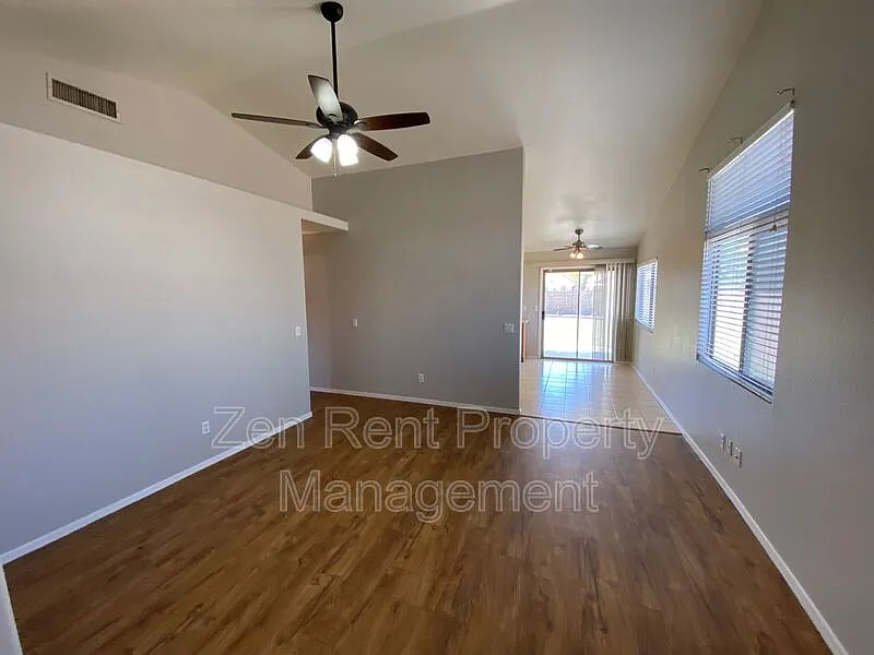 3 bed, 2.0 bath, 1130 sqft, $1,650 — Photo 4