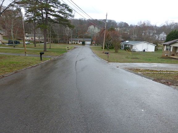 5th image of 2332 Round Tree Dr