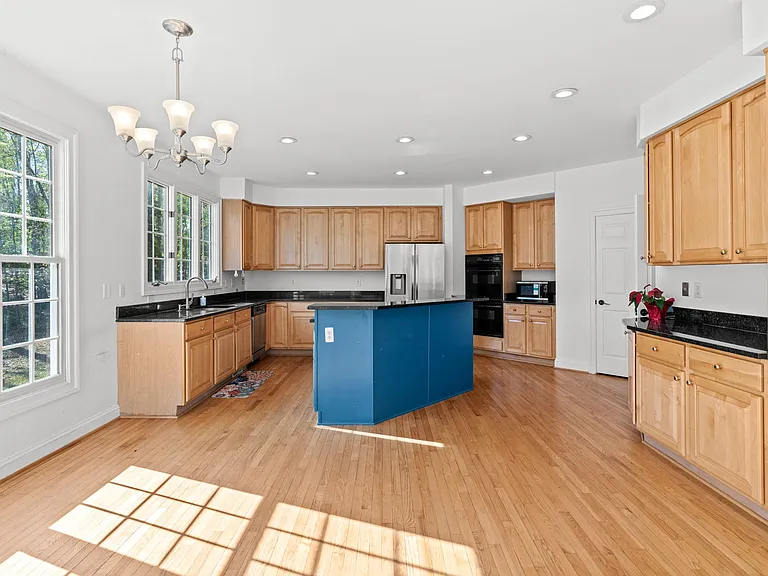 14216 Cervantes Ave — Photo 23