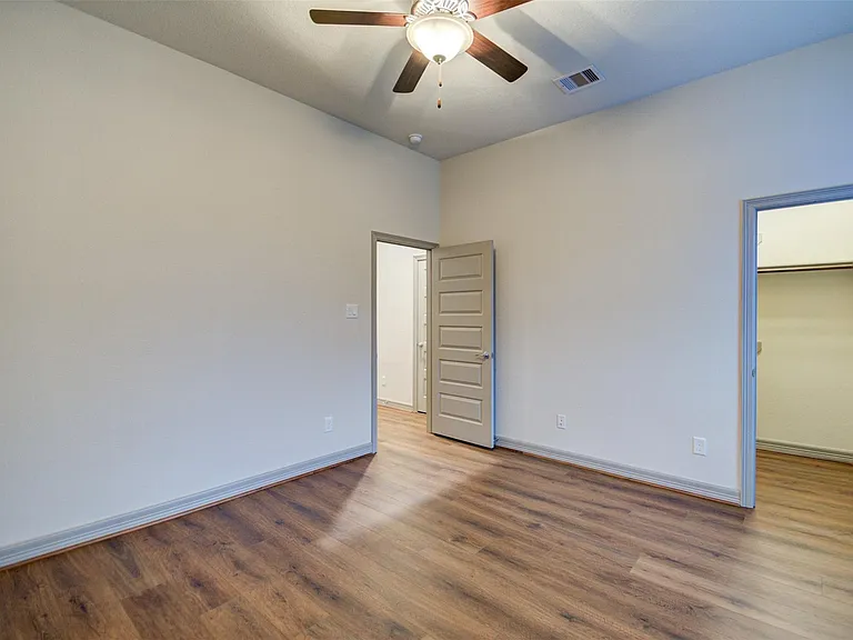 5941 Kansas St — Photo 14