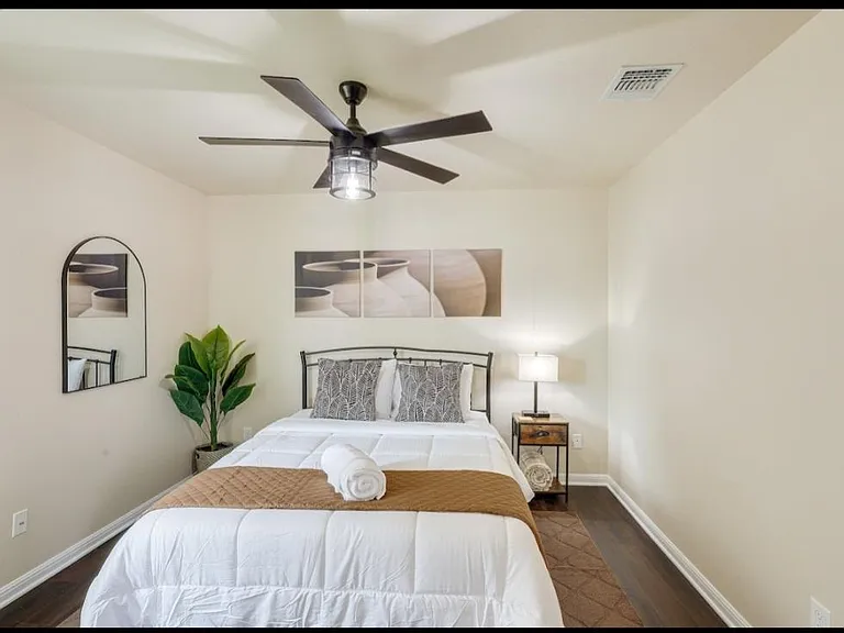 106 W Libra Dr — Photo 3