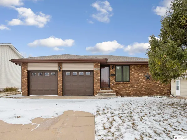 1005 E 15th St, Crete, NE 68333