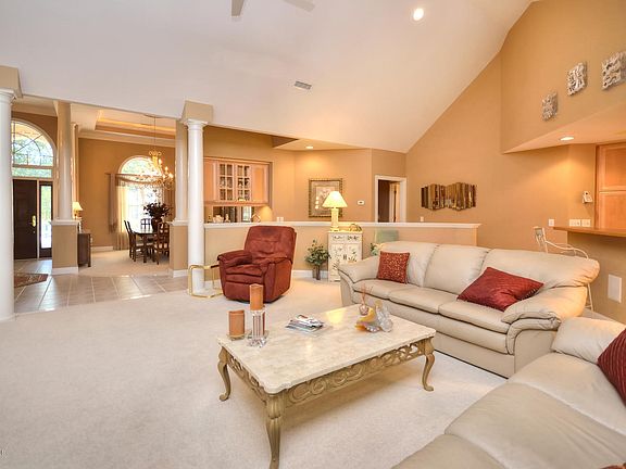 5th image of 2648 St James Drive SE