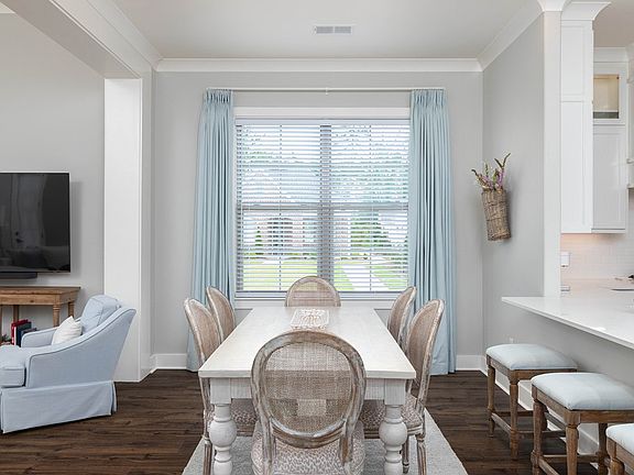 4th image of 305 Cottage View