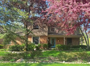 28965 E King William Dr, Farmington Hills, MI 48331