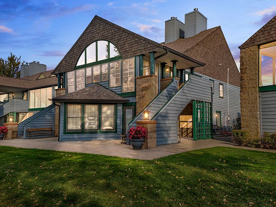 1st image of 459 Lake St #206M