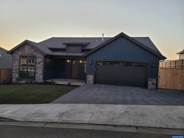 641 NW Crater Lake Dr, Dallas, OR 97338
