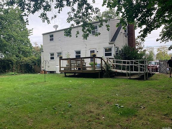 2nd image of 140 Nassau Ave