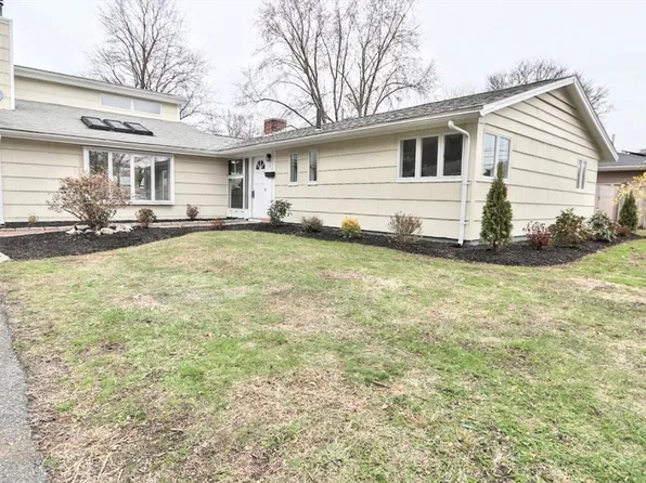 9 Poskus Rd, Framingham, MA 01701