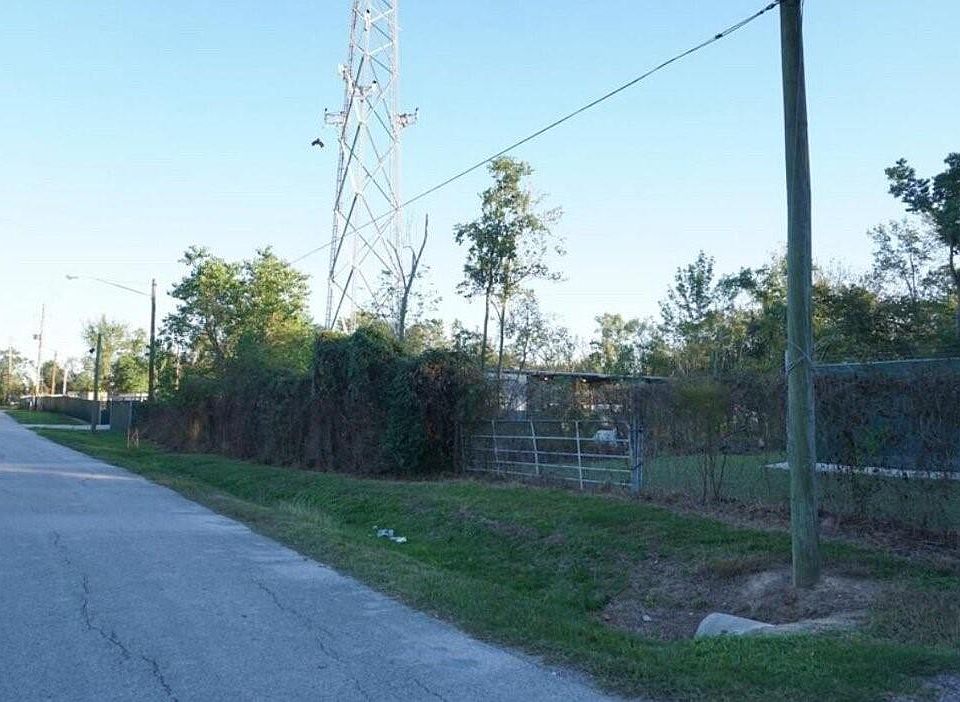1st image of 424 S Avenue D