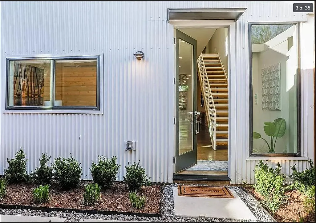 2308 N Prairie Ave — Photo 3