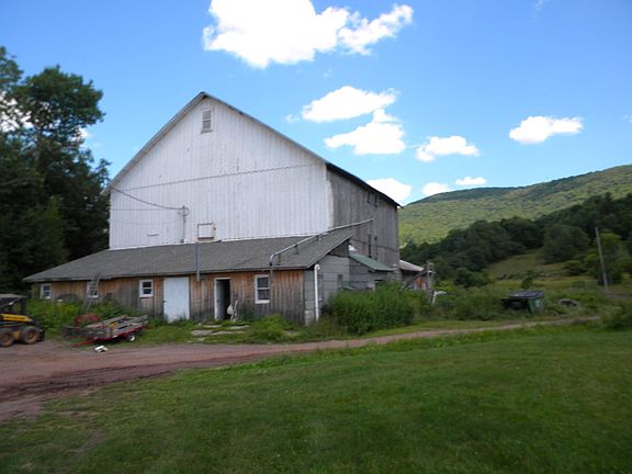 5th image of 834 Crescent Valley Rd