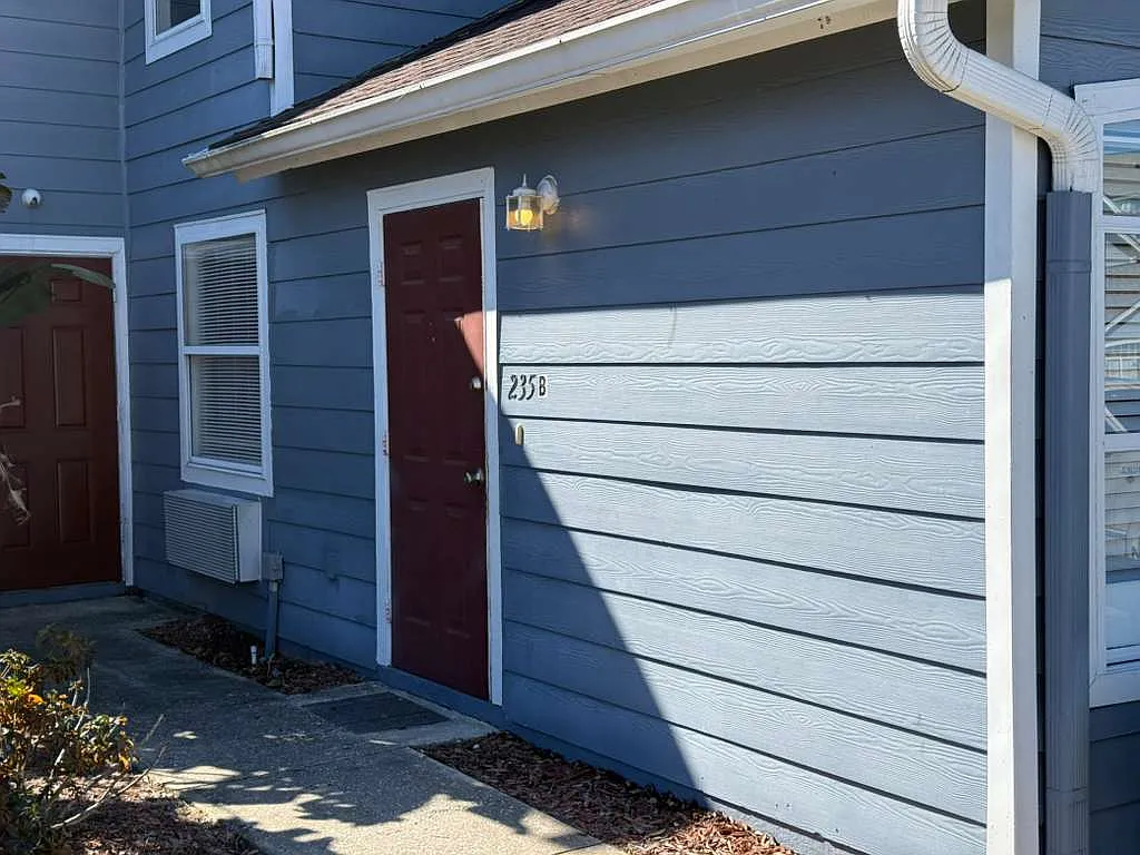 Building Photo - 235 Mango Dr #B