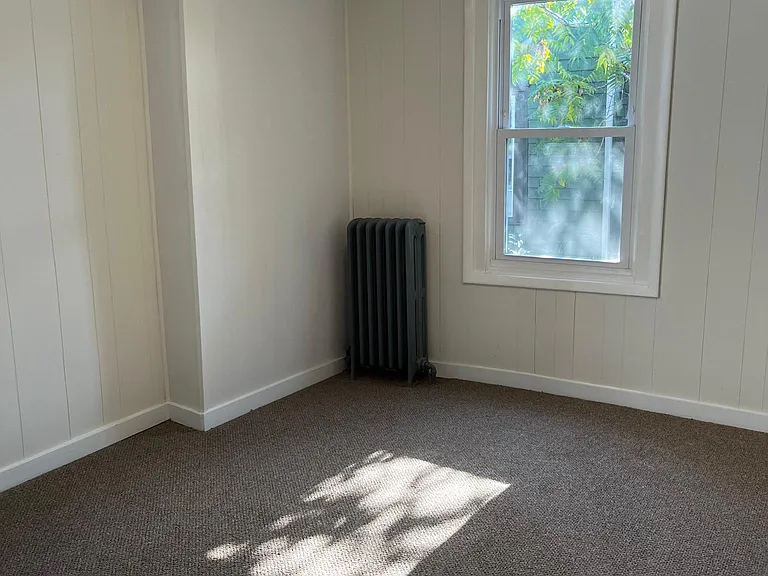 568 E Herman St — Photo 12