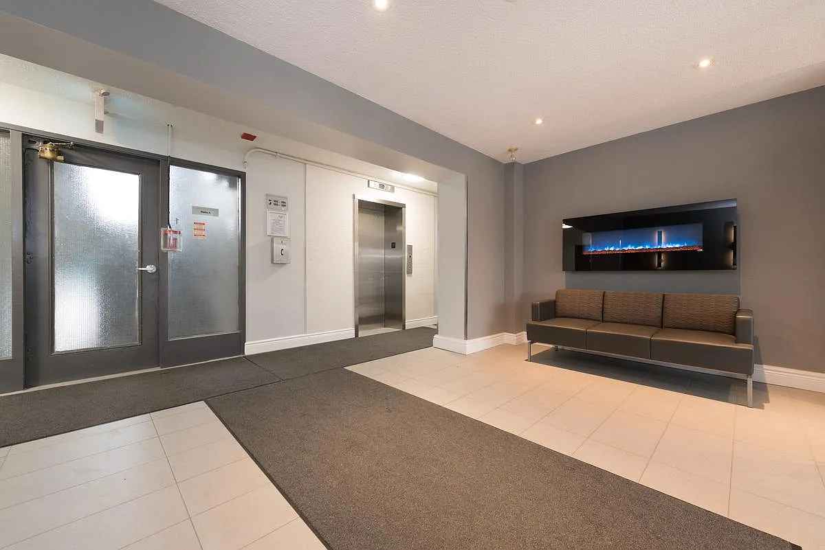 1636 Gerrard Street East — Photo 3